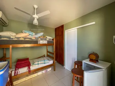 Apartamento - Cobertura com 3 quartos (sendo 1 suite(s)) a 200,00 metros praia.