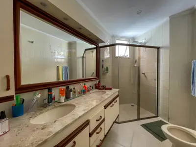 Apartamento - Cobertura com 3 quartos (sendo 1 suite(s)) a 200,00 metros praia.