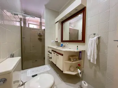Apartamento - Cobertura com 3 quartos (sendo 1 suite(s)) a 200,00 metros praia.