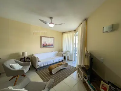 Apartamento - Cobertura com 3 quartos (sendo 1 suite(s)) a 200,00 metros praia.