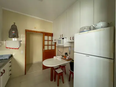 Apartamento - Cobertura com 3 quartos (sendo 1 suite(s)) a 200,00 metros praia.
