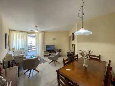 Apartamento - Cobertura com 3 quartos (sendo 1 suite(s)) a 200,00 metros praia.