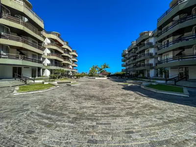 Apartamento - Cobertura com 3 quartos (sendo 1 suite(s)) a 200,00 metros praia.