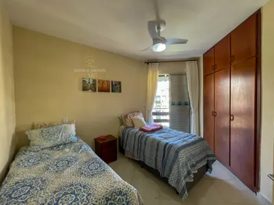 Apartamento - Cobertura com 3 quartos (sendo 1 suite(s)) a 200,00 metros praia.