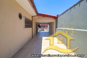 Casa - Térrea com 2 dormitórios (sendo 0 suite(s)) a 600,00 metros praia.