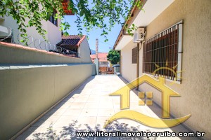 Casa - Térrea com 2 dormitórios (sendo 0 suite(s)) a 600,00 metros praia.