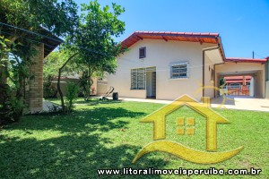 Casa - Térrea com 2 dormitórios (sendo 0 suite(s)) a 600,00 metros praia.