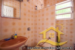 Casa - Térrea com 2 dormitórios (sendo 0 suite(s)) a 600,00 metros praia.
