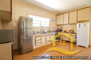 Casa - Térrea com 2 dormitórios (sendo 0 suite(s)) a 600,00 metros praia.
