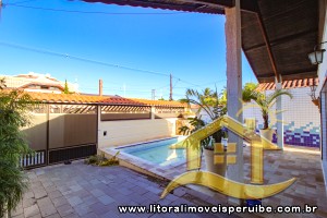 Casa - Térrea com 2 quartos (sendo 1 suite(s)) a 600,00 metros praia.