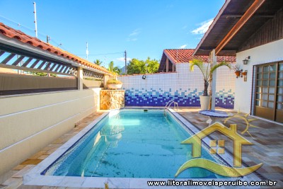 Casa - Térrea com 2 quartos (sendo 1 suite(s)) a 600,00 metros praia.