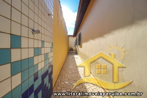 Casa - Térrea com 2 quartos (sendo 1 suite(s)) a 600,00 metros praia.
