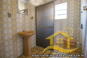 Casa - Térrea com 2 quartos (sendo 1 suite(s)) a 600,00 metros praia.