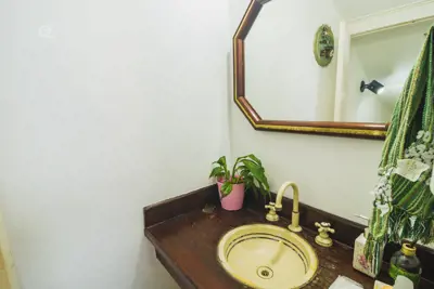 Casa - Sobrado com 3 quartos (sendo 1 suite(s)) a 0,00 metros praia.
