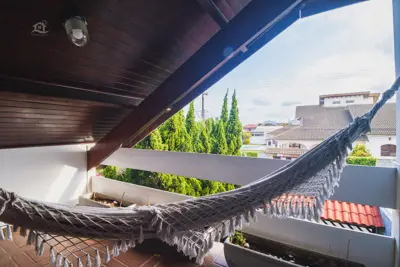 Casa - Sobrado com 3 quartos (sendo 1 suite(s)) a 0,00 metros praia.