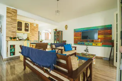 Casa - Sobrado com 3 quartos (sendo 1 suite(s)) a 0,00 metros praia.