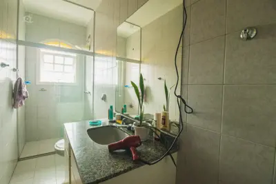 Casa - Sobrado com 3 quartos (sendo 1 suite(s)) a 0,00 metros praia.