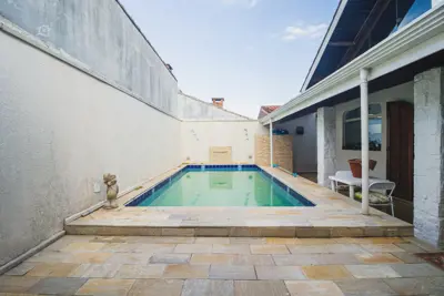 Casa - Sobrado com 3 quartos (sendo 1 suite(s)) a 0,00 metros praia.