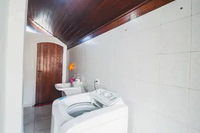 Casa - Sobrado com 3 quartos (sendo 1 suite(s)) a 0,00 metros praia.
