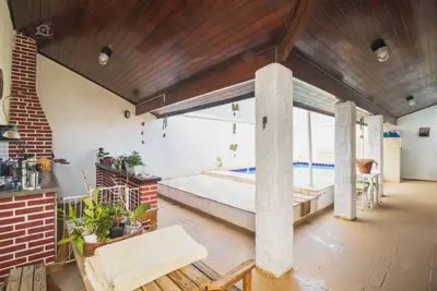 Casa - Sobrado com 3 quartos (sendo 1 suite(s)) a 0,00 metros praia.