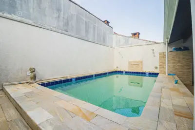 Casa - Sobrado com 3 quartos (sendo 1 suite(s)) a 0,00 metros praia.