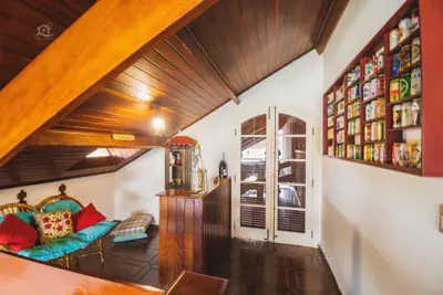 Casa - Sobrado com 3 quartos (sendo 1 suite(s)) a 0,00 metros praia.