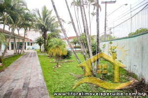 Casa - Térrea com 3 quartos (sendo 1 suite(s)) a 100,00 metros praia.