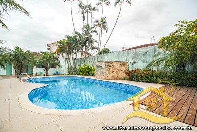 Casa - Térrea com 3 quartos (sendo 1 suite(s)) a 100,00 metros praia.