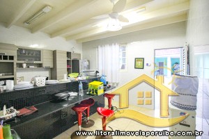 Casa - Térrea com 3 quartos (sendo 1 suite(s)) a 100,00 metros praia.