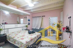Casa - Térrea com 3 quartos (sendo 1 suite(s)) a 100,00 metros praia.