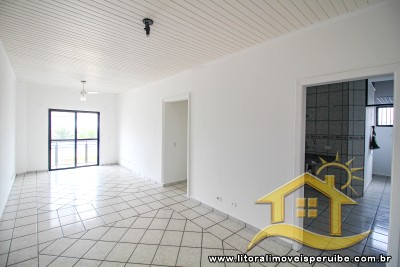 Apartamento - Amplo com 2 quartos (sendo 1 suite(s)) a 300,00 metros praia.