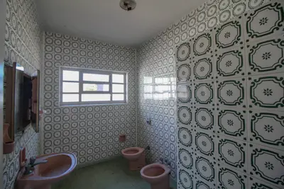 Terreno - Amplo com 0 dormitórios (sendo 0 suite(s)) a 200,00 metros praia.