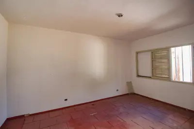 Terreno - Amplo com 0 dormitórios (sendo 0 suite(s)) a 200,00 metros praia.