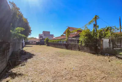 Terreno - Amplo com 0 dormitórios (sendo 0 suite(s)) a 200,00 metros praia.