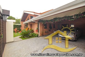 Casa - Térrea com 3 dormitórios (sendo 2 suite(s)) a 250,00 metros praia.