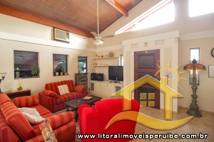 Casa - Térrea com 3 dormitórios (sendo 2 suite(s)) a 250,00 metros praia.