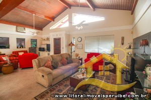 Casa - Térrea com 3 dormitórios (sendo 2 suite(s)) a 250,00 metros praia.