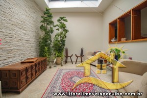 Casa - Térrea com 3 dormitórios (sendo 2 suite(s)) a 250,00 metros praia.