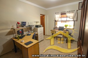 Casa - Térrea com 3 dormitórios (sendo 2 suite(s)) a 250,00 metros praia.