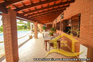 Casa - Térrea com 3 dormitórios (sendo 2 suite(s)) a 250,00 metros praia.