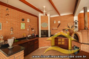 Casa - Térrea com 3 dormitórios (sendo 2 suite(s)) a 250,00 metros praia.