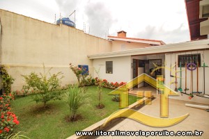 Casa - Térrea com 3 dormitórios (sendo 2 suite(s)) a 250,00 metros praia.