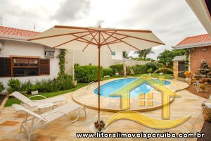 Casa - Térrea com 3 dormitórios (sendo 2 suite(s)) a 250,00 metros praia.