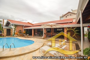 Casa - Térrea com 3 dormitórios (sendo 2 suite(s)) a 250,00 metros praia.