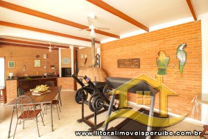 Casa - Térrea com 3 dormitórios (sendo 2 suite(s)) a 250,00 metros praia.