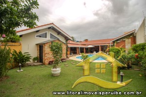 Casa - Térrea com 3 dormitórios (sendo 2 suite(s)) a 250,00 metros praia.
