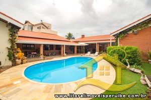 Casa - Térrea com 3 dormitórios (sendo 2 suite(s)) a 250,00 metros praia.