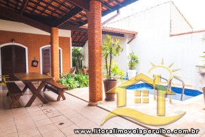 Casa - Térrea com 5 quartos (sendo 1 suite(s)) a 190,00 metros praia.