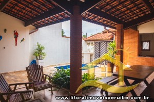 Casa - Térrea com 5 quartos (sendo 1 suite(s)) a 190,00 metros praia.