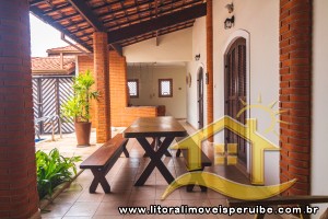 Casa - Térrea com 5 quartos (sendo 1 suite(s)) a 190,00 metros praia.